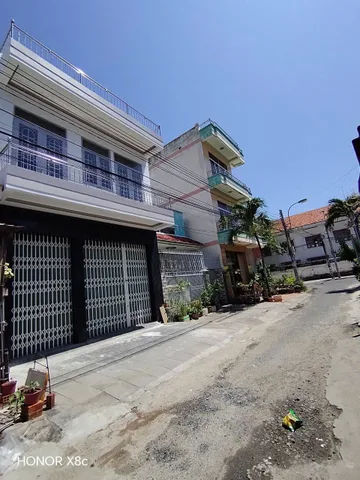 Bán nhà 2 tầng gần Biển bên cạnh Trường và chợ Hòn Rớ
