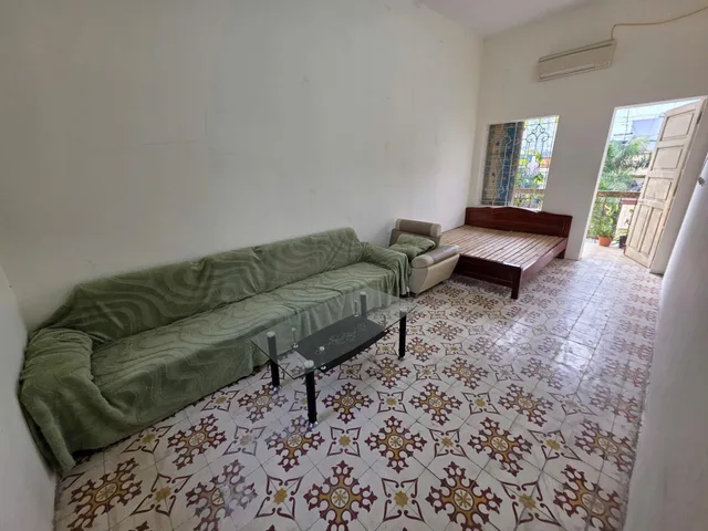 cho thuê căn hộ TT Tầng 5 tập thể  học viện ngân hàng, số 12 Chùa Bộc, ĐỐng Đa-Dt 80m-8Tr/1tháng