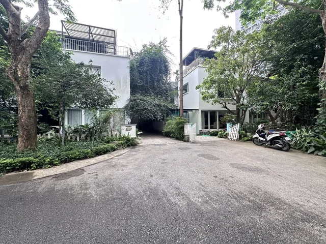 BÁN BIỆT THỰ KĐT ECOPARK HƯNG YÊN. 428M2 XÂY 3 TẦNG. MT 28M.