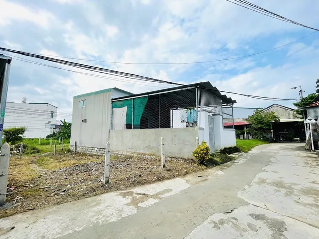 BÁN ĐẤT HẺM Ô TÔ 707 ĐƯỜNG 23/10 VĨNH HIỆP 
- Đường bê tông hiện trạng rộng 2 ô tô né nhau. Khu dân cư. Kết nối ra đường 23/10 và Võ Nguyên Giáp.
- DT: 61m2 full thổ cư 
- Hướng : Tây Bắc
- Pháp lý sổ hồng
- Giá bán : 1 tỷ 860 triệu