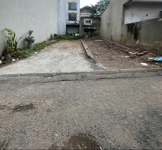 BÁN ĐẤT GIANG BIÊN GIÁ QUANH 4 TỈ - LONG BIÊN - Ô TÔ VÀO ĐẤT - CỬA ĐẤT Ô TÔ 16 CHỖ CHẠY THÔNG - ĐẦU TƯ CHẤT NHƯ NƯỚC CẤT