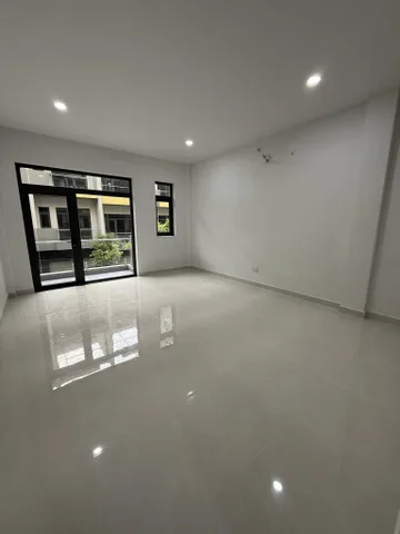 Bán nhà phố liền kề 4 tầng 220m² SD tại Bcons Uni Valley trung tâm Đông Hòa, Dĩ An giá CĐT 8.2tỷ