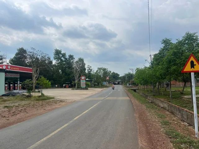 Bán đất 500m² có sẵn 100m² thổ cư ngang 20m giá 250 triệu tại Xã Long Hà