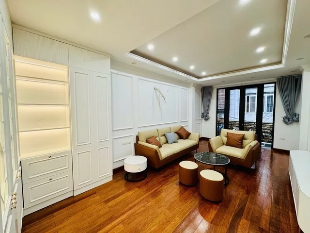 Bán nhà Long Biên 11 tỷ có ngày 70m thoáng trước - sau, 7 chỗ đỗ cửa, dân xây chắc chắn