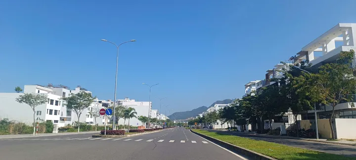 Bán nhà 100m² full thổ cư ngang 5m giá 12.87 tỷ tại Đường A1 Phường Nam Nha Trang
