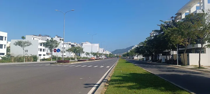 Bán nhà 100m² full thổ cư ngang 5m giá 12.2 tỷ tại Đường A1 Phường Nam Nha Trang