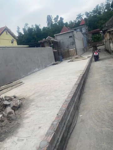 81,3m2 ngang 5 chỉ hơn tỉ tí ti tại Quảng Thanh 
Hướng : TN 
Ngay đường liên phường , ra mọi tiện ích gần . Tiềm năng sinh lời cao
Lh 0898266583