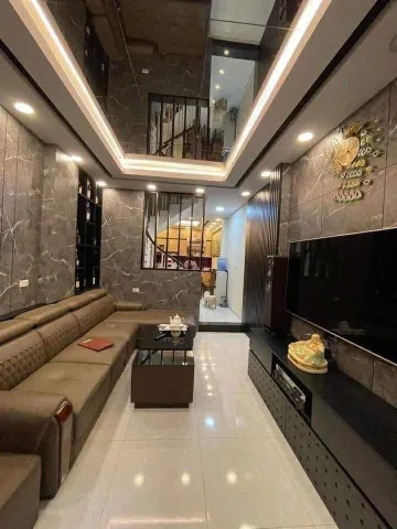 CHO THUÊ NHÀ NGUYÊN CĂN 4 TẦNG – NGÕ 322 MỸ ĐÌNH
Diện tích: 40m² x 4 tầng
Thiết kế:
👉 5 phòng ngủ + 4 WC
👉 1 phòng khách + 1 bếp
👉 Có sân phơi thoáng
Tiện ích:
Nội thất đầy đủ: điều hoà, máy giặt…
Nhà ở sạch sẽ, vào ở ngay
Ngõ rộng, xe ba gác ra 