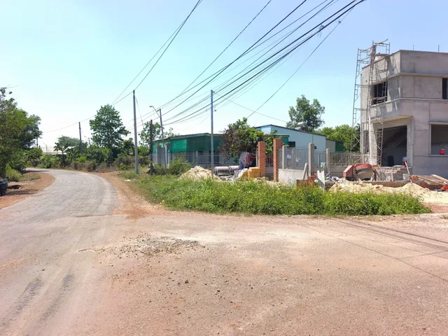 Bán đất 380.7m² có sẵn 100m² thổ cư ngang 12m giá 275 triệu tại Xã Tân Lợi