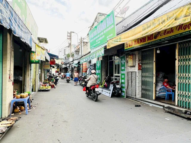 Bán nhà mới ngay chợ xóm mới 
Đường Nguyễn thị Định