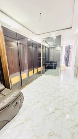 BÁN NHÀ MẶT TIỀN TÔN THẤT THUYẾT 5 PHÒNG NGỦ QUẬN 4