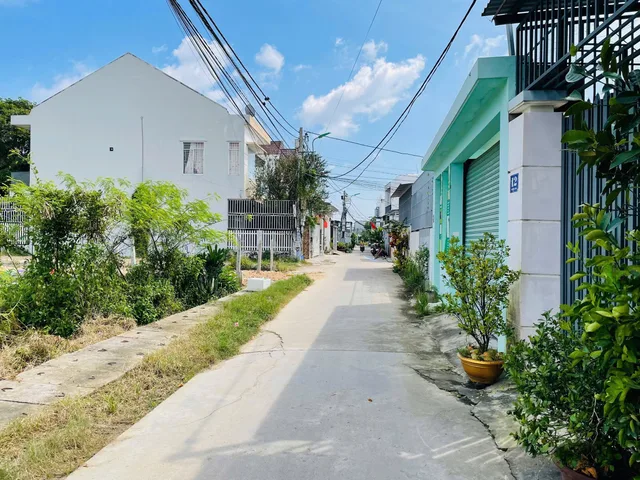 bán nhanh lô đất đẹp mặt tiền đường Thượng Mốc - Vĩnh Thạnh - Tây Nha Trang - đường 2 oto rộng 7m💰Giá 2tỷ390🍁
•Diện tích : 90m2 - ngang 5m nở hậu 5.2m