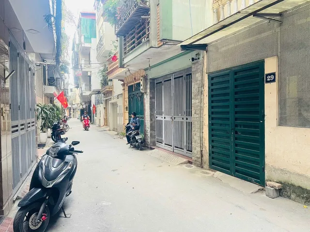 - Tôn Đức Thắng - Đ. Đa. 15m ra ô tô. Trước nhà 3m. Nhà dân xây chắc chắn với DT 62m 4 tầng
.