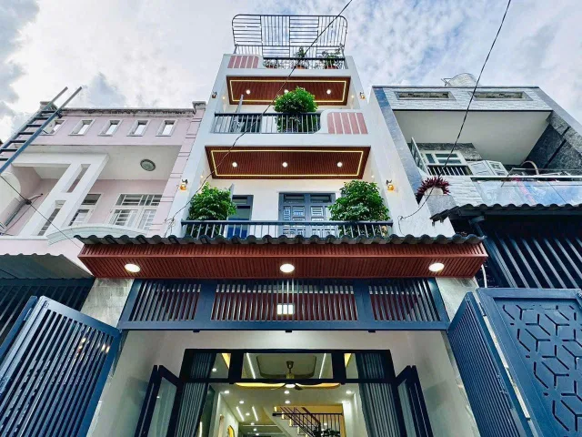 Bán gấp nhà đi định cư Mỹ giá 3 tỷ 090 triệu, DT 62m2 đường Hồng Bàng, Quận 11-  khu người Hoa