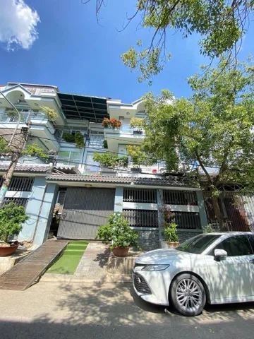 CHỈ 13 TỶ CÓ NGAY  BIỆT THỰ  – MẶT TIỀN CÔNG VIÊN KDC GIA HÒA – GIÁP BẾN XE QUẬN 8 – Ô TÔ NGỦ NHÀ – NGANG KHỦNG 8M .