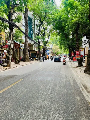 - Bán nhà Mặt phố Đê La Thành TT Quận Ba Đình, view Hồ Ngọc Khánh. DT100m 9 tầng thang máy MT 5,2m