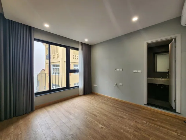 Bán Nhà Võng Thị. Tây Hô. 6 Tầng Thang Máy. Ô Tô. DT 50m2. MT 5.3m. Giá 22.4 Tỷ.