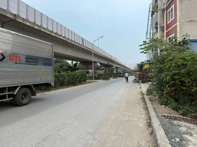 Cho thuê kho tại phố Xốm, DT 320m2 đường xe contener đậu cửa. Giá 23 triệu/tháng