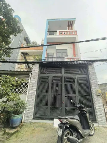 Kẹt vốn bán gấp nhà 2 tỷ 150 triệu, DT 40.7m2 đường Lê Hồng Phong, phường 2, Quận 5