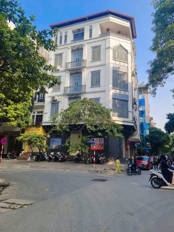 - MP Hoàng Cầu -  92m 5 tầng MT 5,5m
Ngay Quận Uỷ Đống Đa