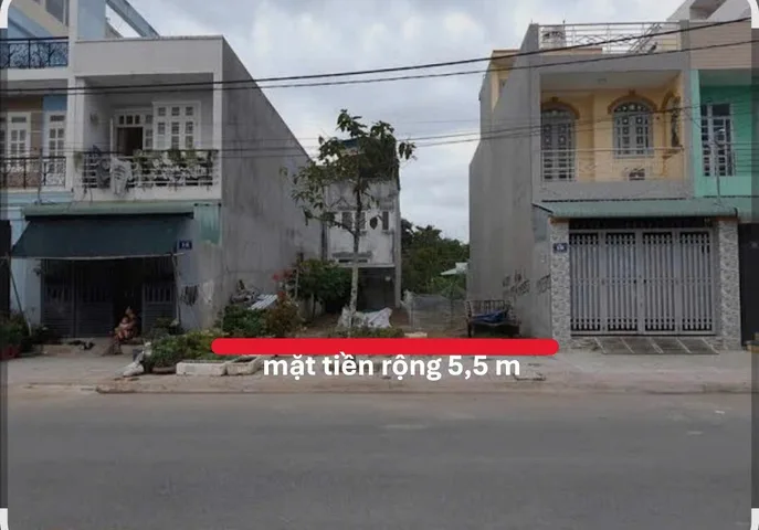 bám lô đất gần sân bay