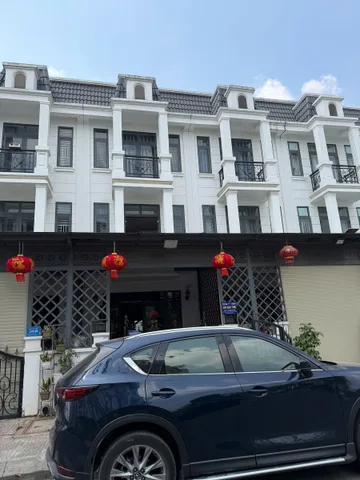 Bán nhà 3 tầng Tân Phước Khánh, Tân Uyên, Bình Dương (cũ), sổ hoàn công sẵn, tặng nội thất giá 4ty6