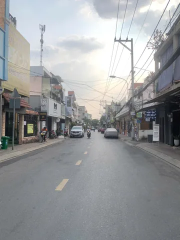 Nhà Mặt Tiền Đường Lê Lợi giao Lê Văn Việt ngã tư Thủ Đức 69m2 Giá Tốt