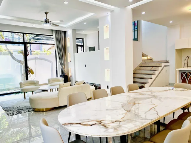 BÁN BIỆT THỰ XÔ VIẾT NGHỆ TĨNH SANG TRỌNG, CÓ HỒ BƠI, NỘI THẤT, GẦN BIỂN BÃI SAU