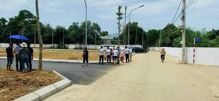 Bán 60m Cổ Đông gần đường Ql21a đi vào 200m ngay trục chính kinh doanh buôn bán được luôn