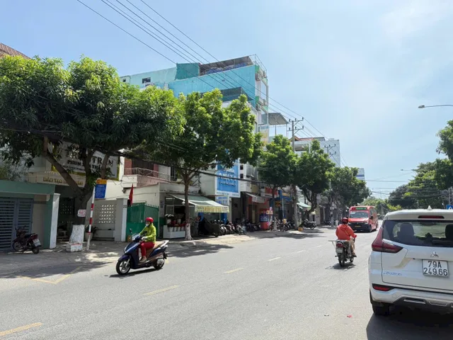 BÁN CĂN GÓC ĐẸP ĐƯỜNG DÃ TƯỢNG NHA TRANG – CÁCH BIỂN 500M

• Diện tích đất 143 m2 – lô góc thoáng đẹp
• Kết cấu: nhà 2 tầng đã hoàn công