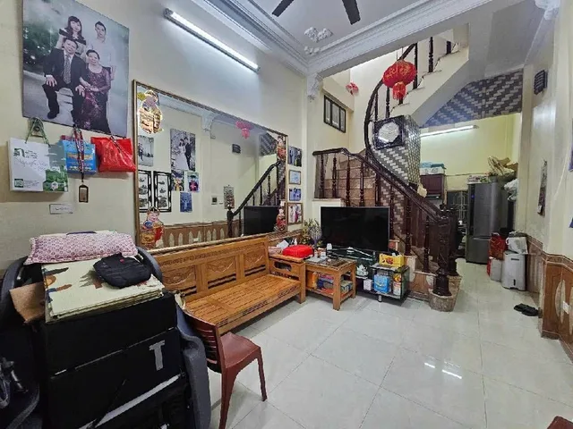 BÁN NHÀ KIM GIANG - DT 34m² - MT 3.5m - Giá 11.5 Tỷ. PHÂN LÔ Ô TÔ TRÁNH, QUAY ĐẦU