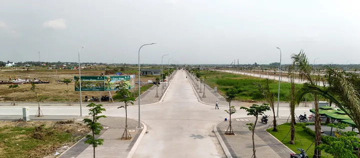 Bán gấp nền shophouse MT trục chính 60m gần trung tâm thương mại, sổ sẵn, 980tr sở hữu ngay