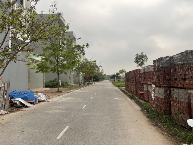 Bán 100m mặt tiền 5m hướng đông nam. Đất khắc niệm 1 dãy L5 làn 2 đường 27m. Đẹp không lỗi. Phường hạp lĩnh tỉnh bắc ninh