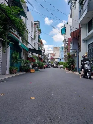 NHÀ 4 TẦNG – GẦN CHỢ TÂN BÌNH – HẺM 1052 LẠC LONG QUÂN – CÓ DÒNG TIỀN