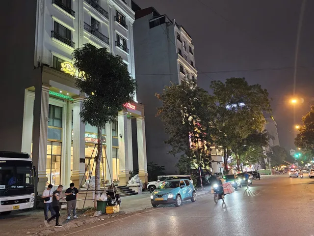 Bán nhà 4 tầng khu hud-A. Diện tích 83m mặt tiền 5m hướng đông bắc nhìn khách sạn. Mặt đường ngô tất tố phường võ cường tỉnh bắc ninh
