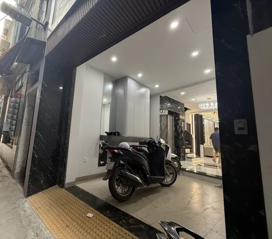CỰC HIẾM HAI BÀ TRƯNG BAY NHANH !