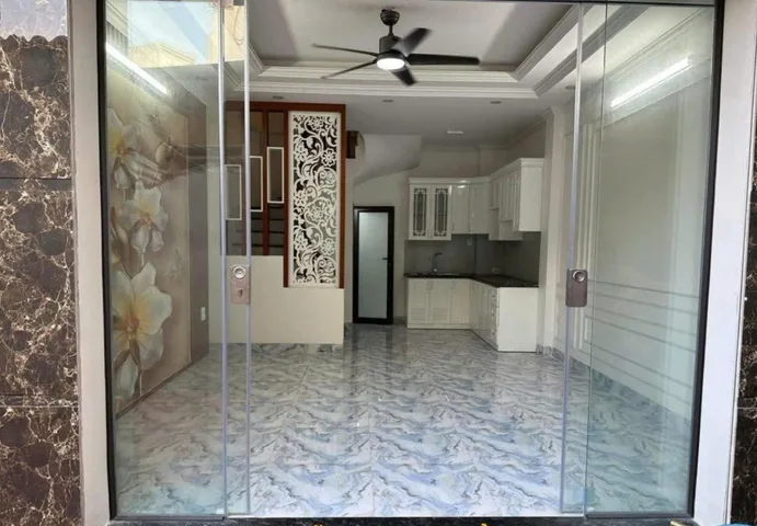 Cho thuê nhà ngõ 254 Minh Khai, Hai Bà Trưng 35M X 5T giá 15tr 10M RA OTO TRÁNH
