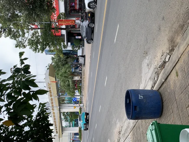 Cho thuê nguyên căn nhà C4, mặt tiền rộng 8,5m đại lộ Lê Lợi - xéo cổng chính SVĐ Cần Thơ, khu Bãi Cát