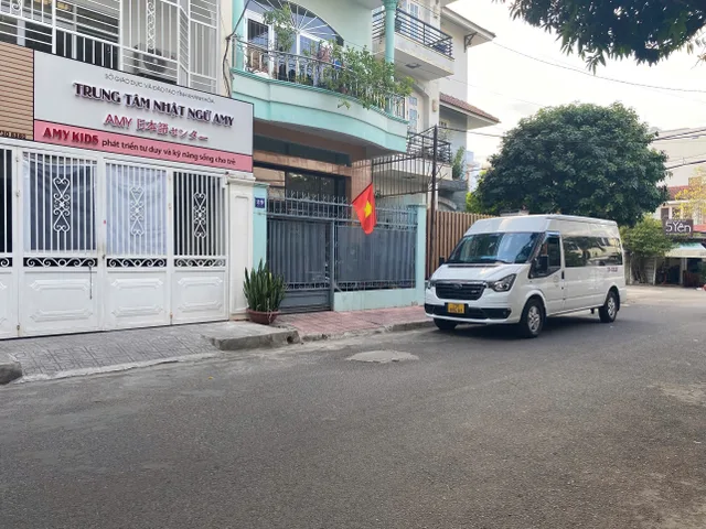nhà 2 tầng mặt tiền đường Âu Cơ - Nha Trang
• Diện tích: 57,2m2,  ngang 3.4 m
• Nhà 2 tầng, công năng: 3 phòng ngủ, 2 toilet, khách, bếp, sân để xe, sân thượng trồng cây ....
• Đường hiện trạng 16m, cách đường Nguyễn Trãi 100m