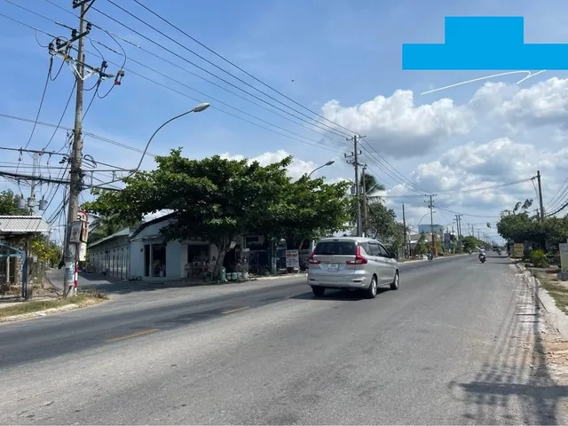 Ngôi nhà cấp 2 tầng MẶT TIỀN đường Phạm Hùng, Bình Tạo, Trung An. Gần góc đường Đoàn Giỏi.