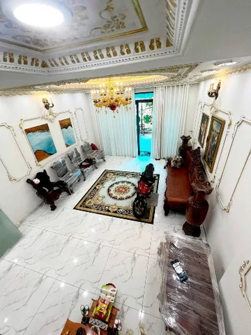 NHÀ ĐẸP TRẦN ĐẠI NGHĨA – DT 105m² – 4 TẦNG – GIÁ 10.8 TỶ
☎️ 0368123186
	•	Công năng: 5 phòng ngủ, 5 WC, nhà mới đẹp vào ở ngay
	•	Diện tích: 105m² (ngang 5m, dài 20m, nở hậu 5.77m)
	•	Kết cấu: 1 trệt 3 lầu BTCT kiên cố
	•	Hẻm rộng 5m, xe hơi vào tận 