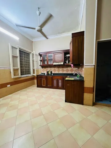 Cho Thuê Nhà Ngõ 1 Trần Quốc Hoàn - Cầu Giấy 54M² 4 Tầng 6 Ngủ - Nội Thất CB - Ô Tô Đỗ Cổng - Giá Thuê 25tr