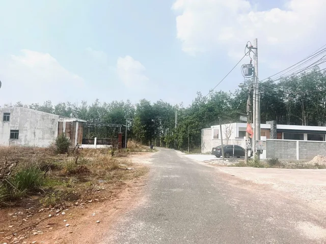 Bán đất 309.1m² có sẵn 100m² thổ cư ngang 5m giá 595 triệu tại Phường Minh Hưng
