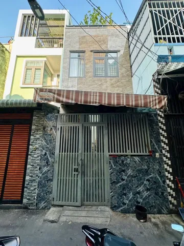Nhà bán Lê Hoàng phái, ba tầng sổ hồng riêng. Hẻm xe hơi đổ cửa.