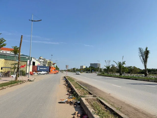 Chính chủ cần bán đất Di Trạch 97m lô góc 3 mặt thoáng . Đường oto tránh gần đường 3.5 gần đường 422B. Xây ccmn thì hợp lý nhất.