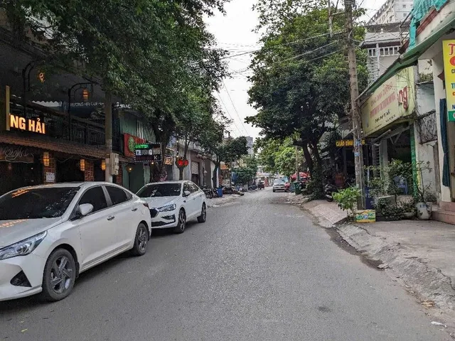 MẶT TIỀN KINH DOANH. KHU VIỆT LẬP DỈ AN.