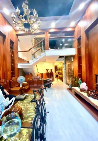 Nhà bán huỳnh văn nghệ sổ hồng riêng, hẽm xe hơi 5 tầng gần nhà ga T3.