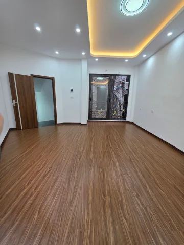 NHÀ MỚI ĐÊ LA THÀNH - NGÕ 3 GÁC - 2 MẶT THOÁNG - Ở NGAY