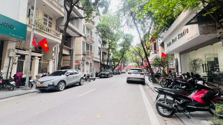 MẶT PHỐ TRUNG HOÀ, CẦU GIẤY 120m - MT 6.7m - XÂY TÒA VP 8 TẦNG CÓ HẦM - ĐỖ XE THOẢI MÁI