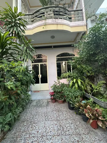 ⚡️ Bán nhà Phố Gần biển Đường Biệt Thự — Lộc Thọ - Nha Trang —  hẻm ô tô 
DT: 105,9m ngang 5m
Nhà xây ở đc 10 năm 1 trệt 2 lầu
Đi bộ ra biển chỉ 4 phút
Giá bán : 13 tỷ